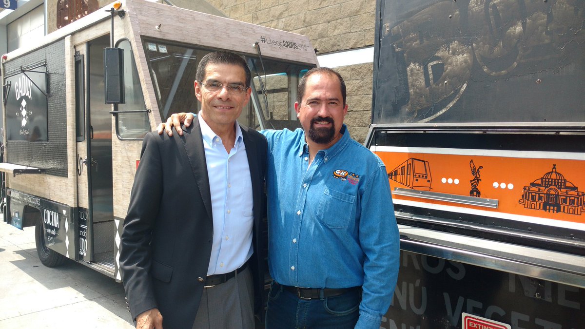 En la #ZonaDeFoodtrucks con <a href="/EnriqueJacobR/">Enrique Jacob Rocha</a> y <a href="/Luis_Elvira/">Luis Elvira Morales</a> en la visita de <a href="/EPN/">Enrique Peña Nieto</a> todo un éxito #SemanaDelEmprendedor gracias <a href="/INADEM_SE/">INADEM</a>
