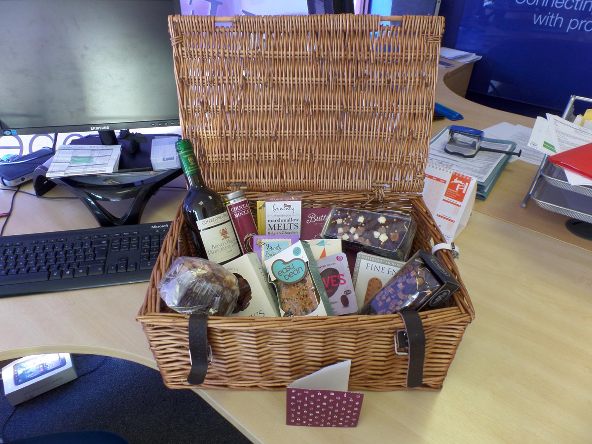 Gifts from another happy tenant! #greatservice <a href="/LeadersLimited/">Leaders</a> <a href="/SarisburyGreen/">KarenArkellSarisbury</a> @PropertyHants