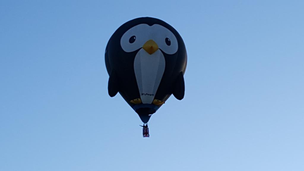 FlyPenguinUK's tweet photo. Honoured to fly the flag for Great Britain this morning @balloonfiesta  Flight of the Nations launch! #FlyPenguin https://t.co/QKDoFf4bJF