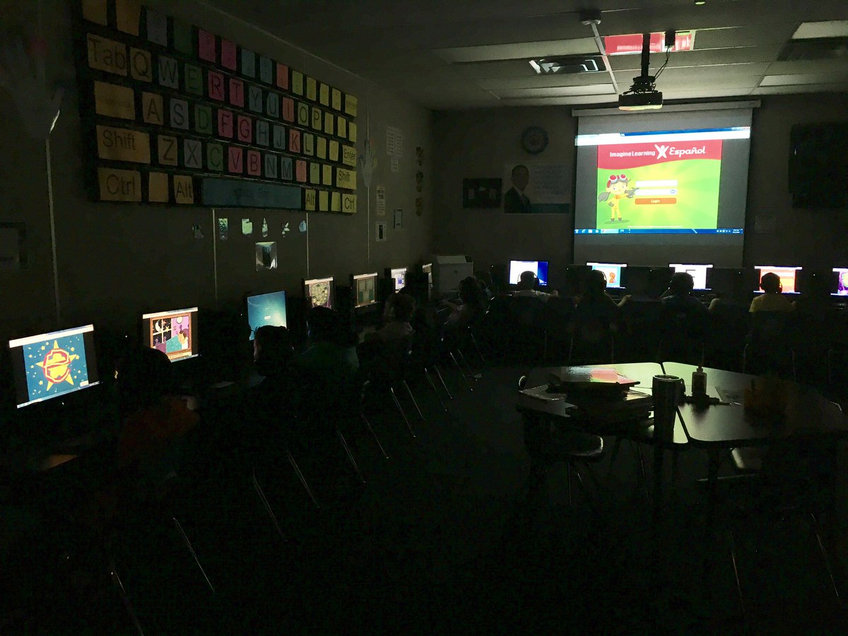 Gonzalez1Tanya's tweet photo. Team Gonzalez's techies love Imagine Learning Español
#RRISDVoigt #learingfun💻😁 https://t.co/KyX4L0xVrF