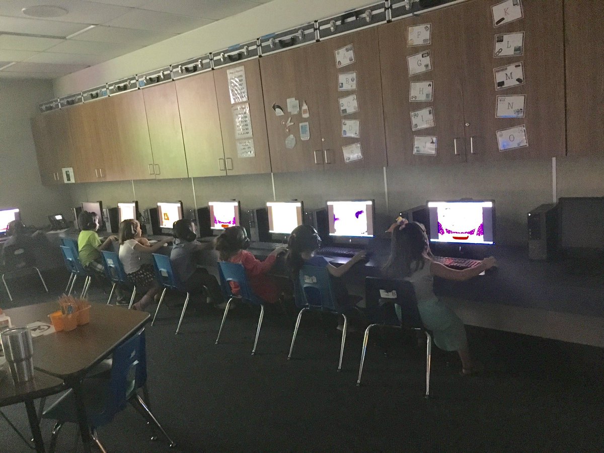 Gonzalez1Tanya's tweet photo. Team Gonzalez's techies love Imagine Learning Español
#RRISDVoigt #learingfun💻😁 https://t.co/KyX4L0xVrF