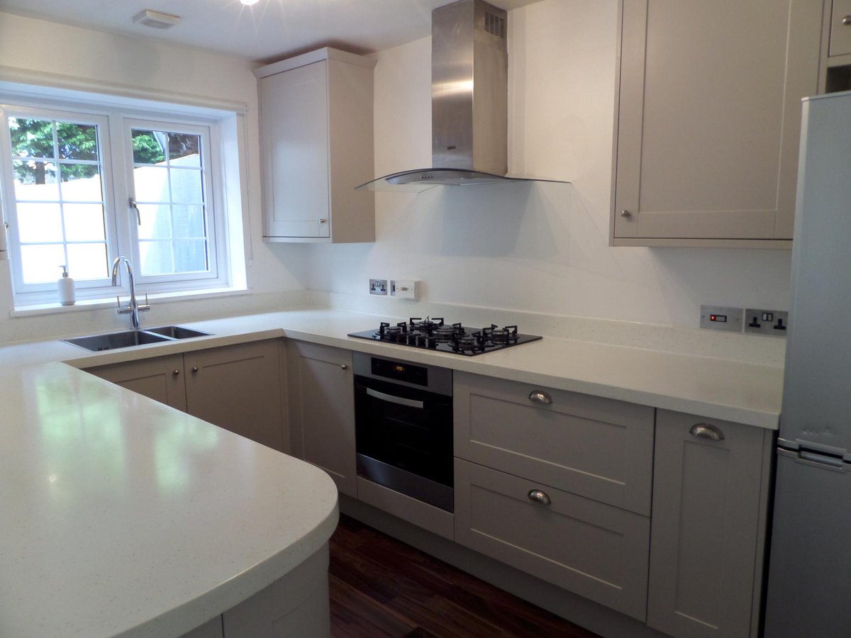 3 bed refurbished townhouse with garage #property£1300 pcm #Parkgate <a href="/LeadersLimited/">Leaders</a> <a href="/SarisburyGreen/">KarenArkellSarisbury</a> @PropertyHants bit.ly/2cT8fIO