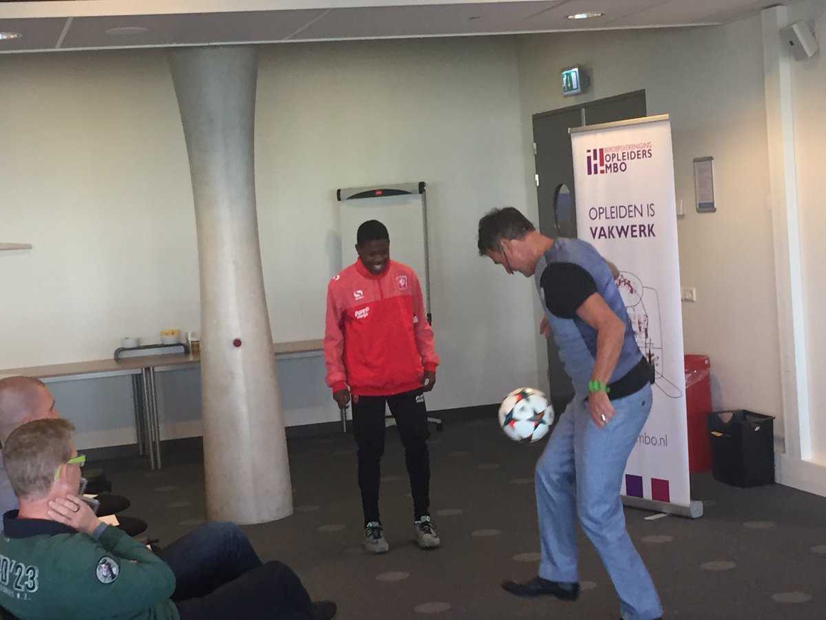 BVMBOROCVT's tweet photo. @Viggowaas is er direct en direct in actie met @JCC_Enschede Jelmer van Oenen #bvmborocvt @rocvantwente https://t.co/AHwhNDk72A