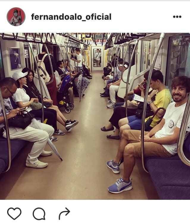アロンソ、地下鉄の乗客の一人としてに完全に溶け込むw #f1jp #JapaneseGP