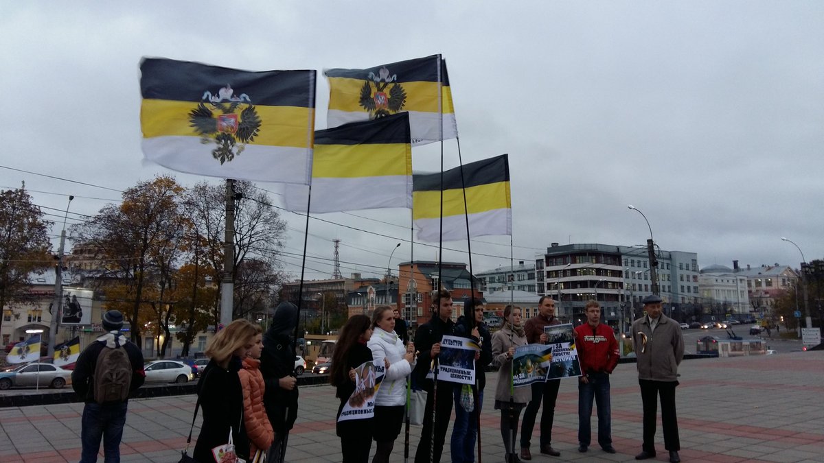 Evgesch_ka's tweet photo. #НовыйРубеж проводит пикет "За традиционные ценности" на пл.Революции #Иваново https://t.co/jYAc9YuO9r