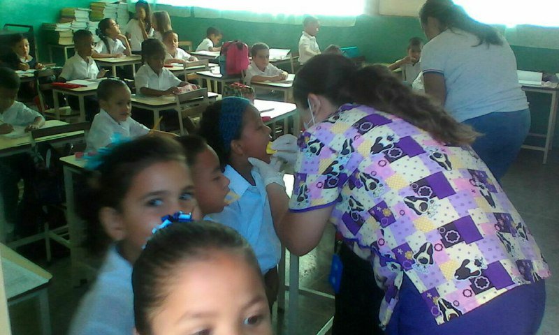 Niños y niñas de EBE Ntra Sra de Caridad #Aragua reciben atención de salud bucal ¡Somos educación integral de calidad! #20MillonesDeLibros