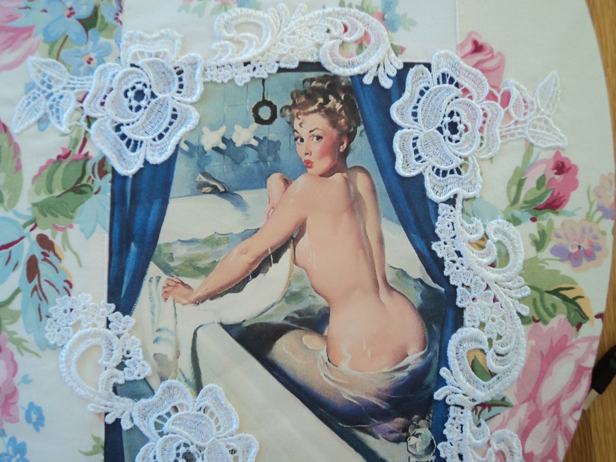 LoveVanillaRose's tweet photo. One of my latest creations.... :0)
#toiletseatcover #pinup #shabby #victorianrose #romanticbath
https://t.co/i7Xnt3OUKl https://t.co/av2vT4LPVg