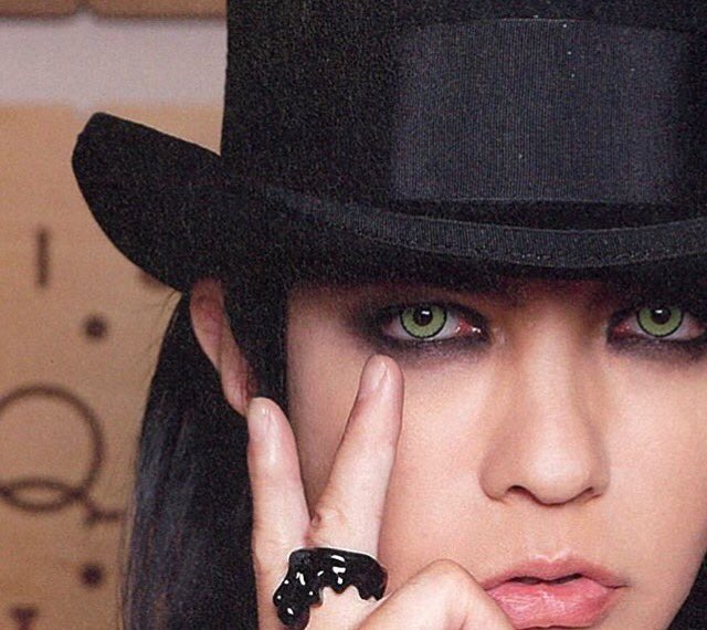 ゆー Q Potのhydeやばいよ なんか二次元っぽい 執事みたい 化粧でガラリと変わる カラコンしてる人の カラコンしてる時 してない時のギャップが好きなのは私だけ なんか外した時の目が優しく見えるというか こんな目なんや みたいな 参照 ゆー Q Potのhydeやばいよ なんか二次元っぽい 執事みたい 化粧でガラリと変わる カラコンしてる人の カラコンしてる時 してない時のギャップが好きなのは私だけ なんか外した時の目が優しく見えるというか こんな目なんや みたいな 参照