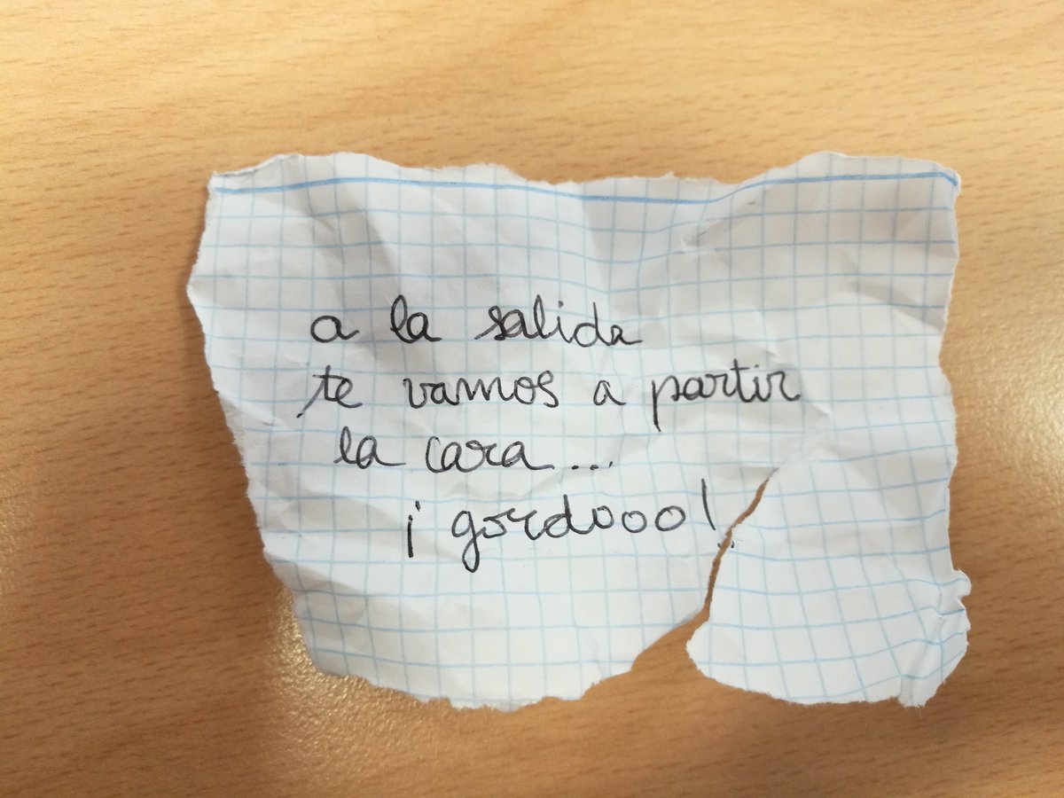 policia's tweet photo. Si has empezado el curso recibiendo insultos y amenazas de tus compañeros ¡NO TE CALLES! Cuéntanoslo: seguridadescolar@policia.es https://t.co/xPpDHmllov