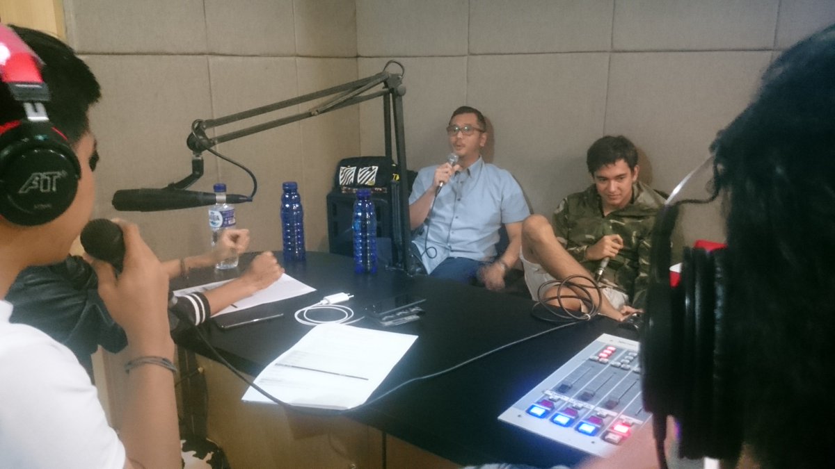 Infusionet's tweet photo. Yuk merapat! Sekarang @adiipati &amp; @ferdiriva lagi Talkshow tentang film terbaru karya @isfansyah #CatatanDodolCalonDokter #cadocado #OZLNS https://t.co/6swTuf8KLv