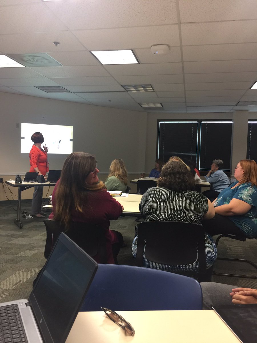 bednarik_terri's tweet image. Special Educators learning about #feedingandswallowing from the #SMARTTeam‼️
