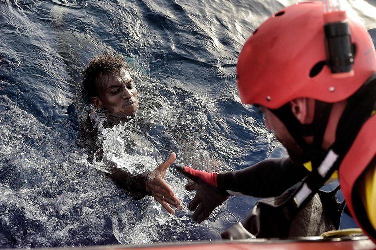 libe's tweet photo. Sauvetage des migrants : l'indispensable présence des ONG https://t.co/x7NNQtImjx https://t.co/8s91bGD8PL