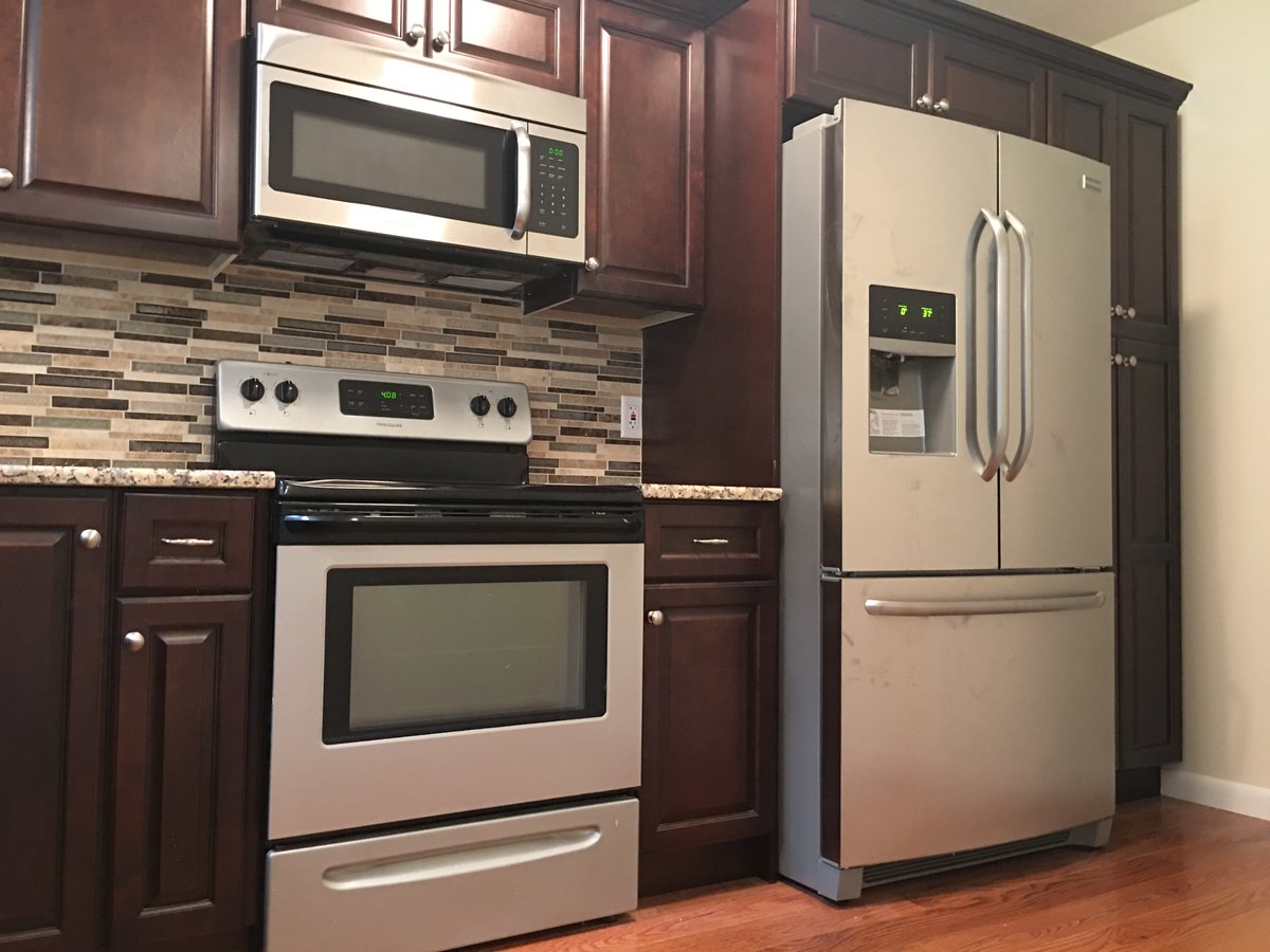 InnovProp's tweet image. Looking for a move in ready COMPLETELY RENOVATED condo? LOOK NO FURTHER!! Call Innovative Properties today for more information 860.635.7355