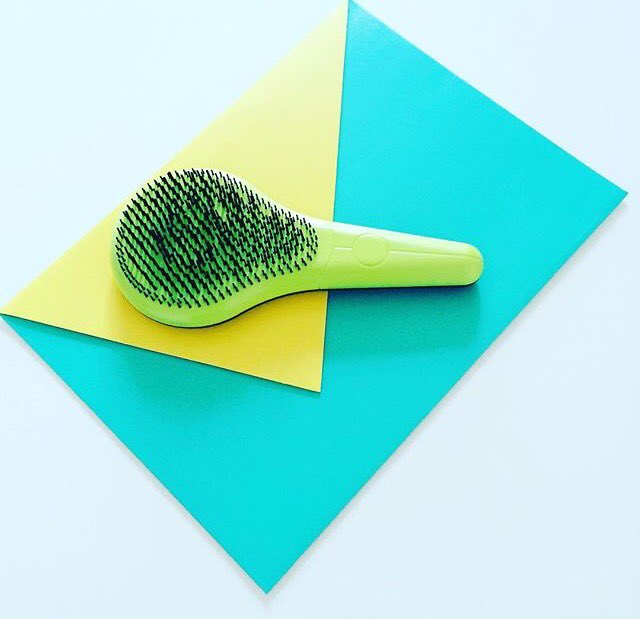 MM_Brush's tweet photo. Brush your hair from the tip up to the root #WednesdayWisdom #untangleyourday #hair #beautytips #brush #detangle https://t.co/0jC2TU3T86
