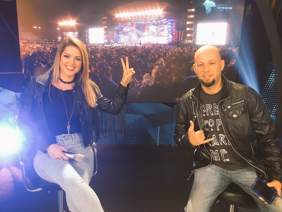 telehit_musica's tweet photo. ¡Ya comenzó el #RetoTelehit! Prepárate para ganar estos codiciados boletos "Zona Platino" de los #PremiosTelehit https://t.co/NkyGNGah4z