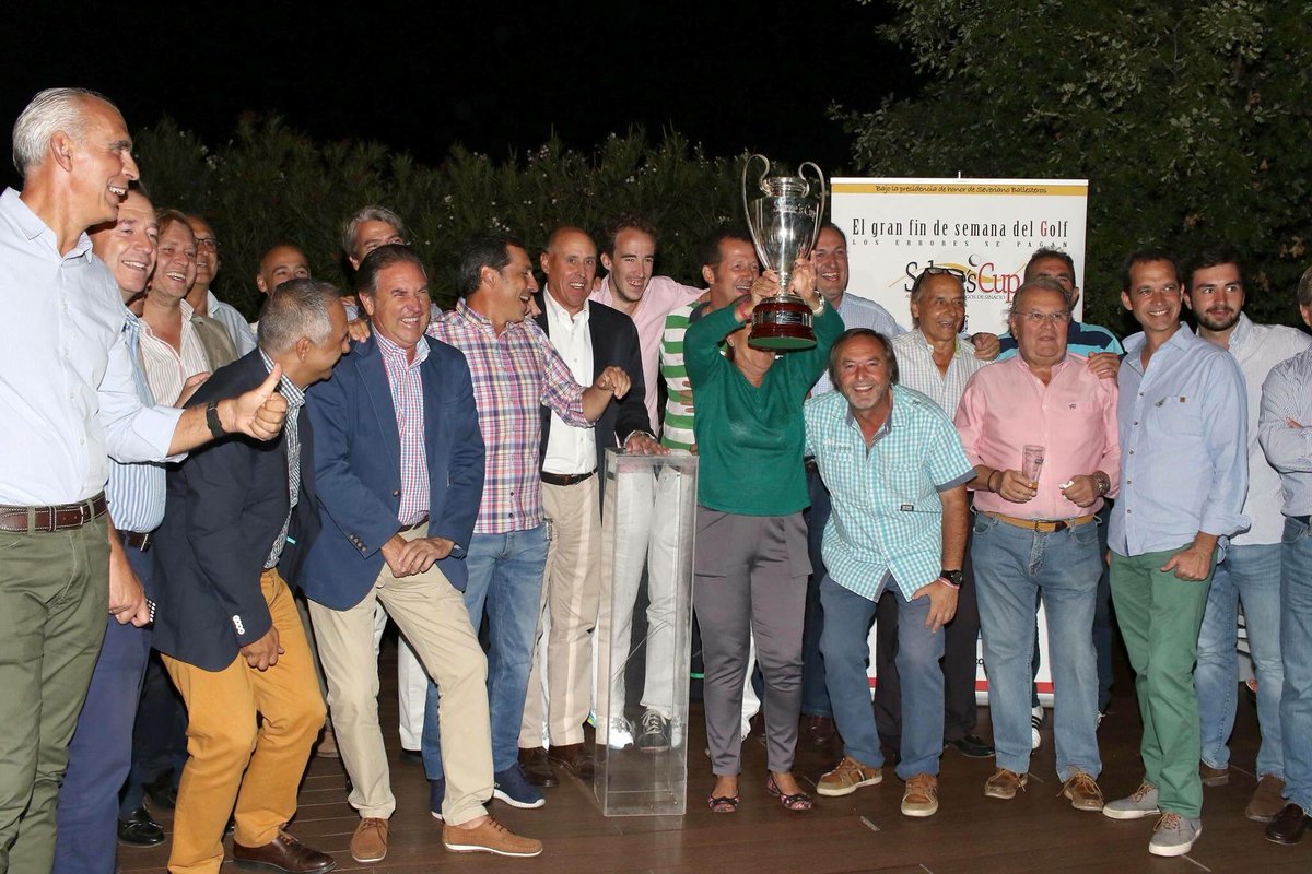 SalmesCup's tweet photo. El equipo de @GuilleBajoPar consiguio la victoria en la edicion 2016. Gracias @GolfOlivar gran dia rodeados de amigos https://t.co/Id2HFeGgFH