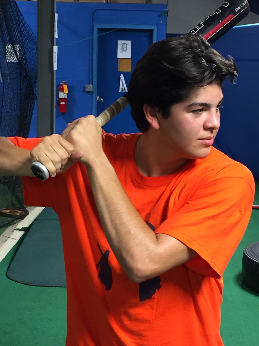 DefianceBBall's tweet photo. Waiting for the Hit Doctor to show up @rweaver23 to fix me @erictsprague #wronggrip https://t.co/d5LO50dFh0