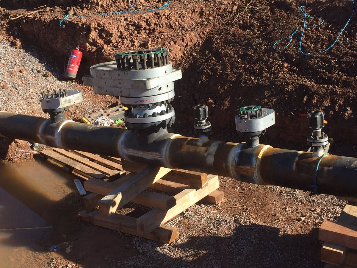 GJ_Engineering's tweet photo. High Pressure Stopple Operation being prepared in Bristol. #Gas #Pipeline #Welding #Stopple #Bristol https://t.co/JO8cQ2iZId