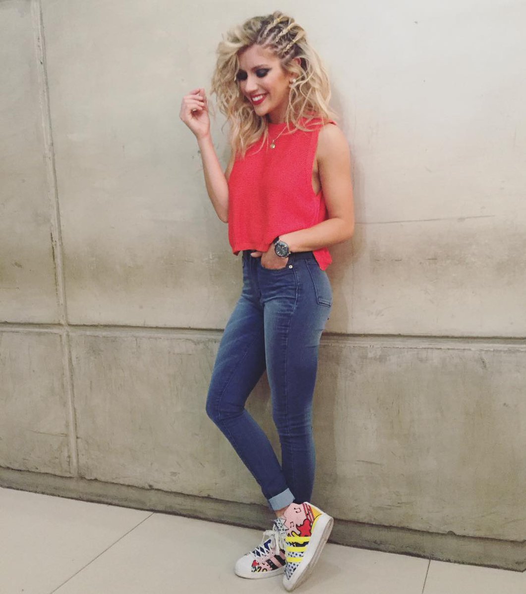 MoDeWatches's tweet photo. @laufer4 Tan hermosa como siempre, con su MoDe 700 Trendy completando su look! https://t.co/5qjrgd8Xm2