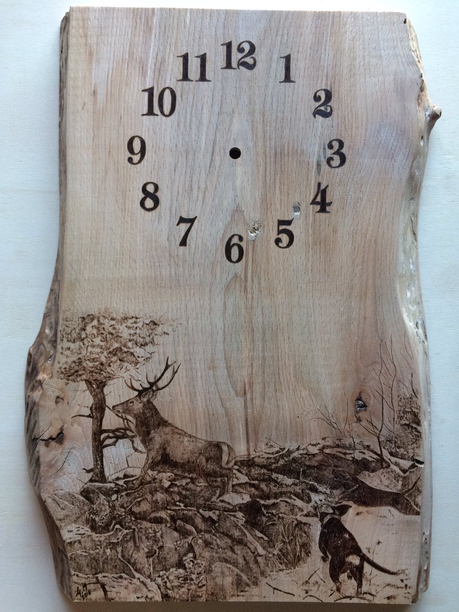 filuefogu's tweet photo. Lavori in corso:#artigianale #orologiomuro #pirografia #pirografo #cervuselaphus #cacciacervo #filuefogu #bloodhound #passionecaccia https://t.co/zxW2M6n4r2