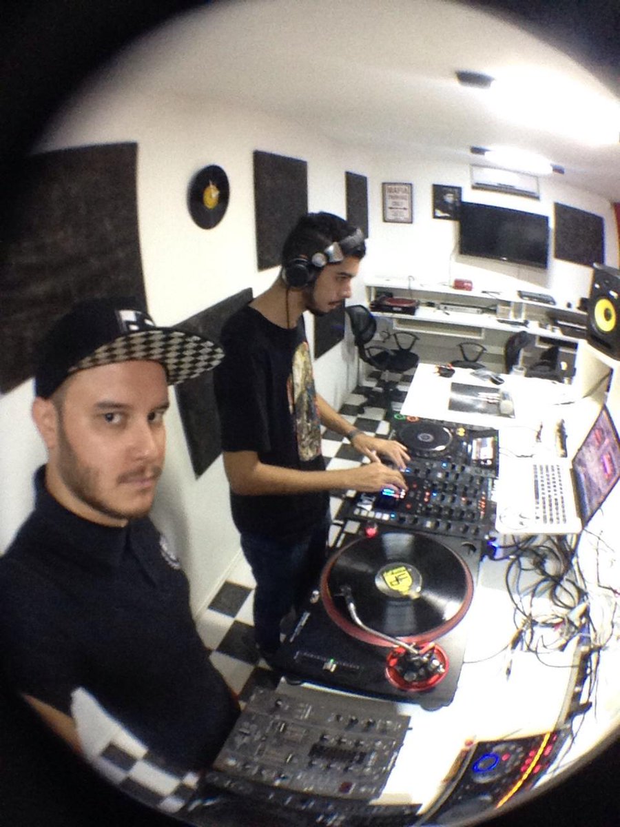 mighelribeiro's tweet photo. #djwillback #willback #cursodedj #cursodjgoiania #cursomkjay #mkjay #djmkjay #house #hiphop #futurehouse #nativeinstruments #traktor https://t.co/iTtqAkKWkC