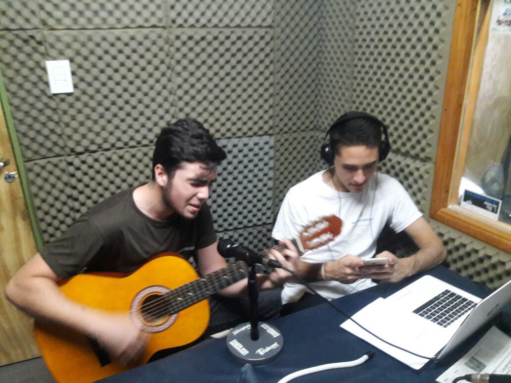 cuentoconvozlr's tweet photo. #MCK en vivo en el programa de @labandaradio por Radio #CCVoz https://t.co/kEudXqC6rr