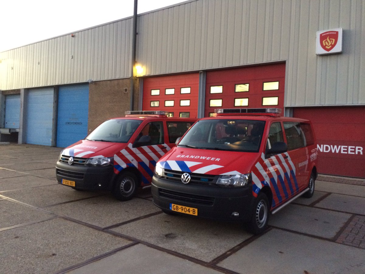 Vanavond 1 ploeg naar <a href="/SpinelNL/">Veiligheidscentrum</a> en de 'achterblijvers' mee geoefend bij <a href="/brwStrijen/">Brandweer Strijen</a>. #glurenbijdeburen