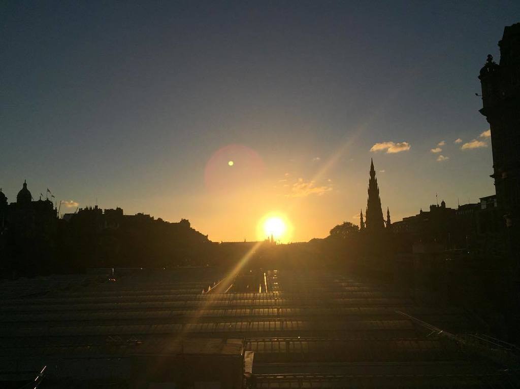Edinburgh you are a fairytale city. ✨ ift.tt/2dLEXSw