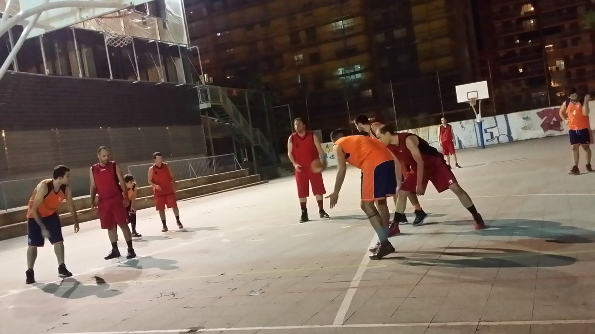 A la media parte, nuestros chicos ganan de 12!! Arranca el tercer cuarto!! Ánimo #SeniorMasc #cbscanyelles