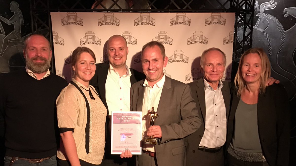 TUIDanmark's tweet photo. Star Tour kåret som Danmarks bedste charterarrangør til #DanishTravelAwards i aften. Tak for udmærkelsen, vi er så beærede! #tui #startourdk https://t.co/WEJ8tKxkL3