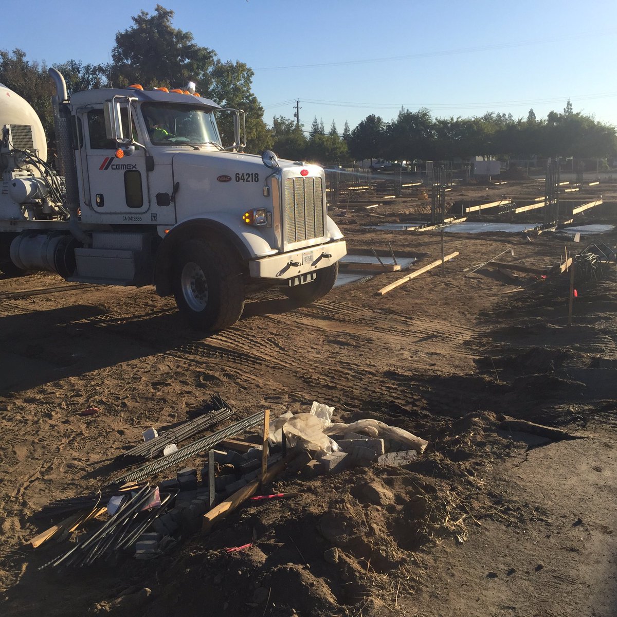 WarrenMartin17's tweet photo. Pouring a new hotel in Clovis ca Central Valley fresno cluster https://t.co/poMpTCRNan