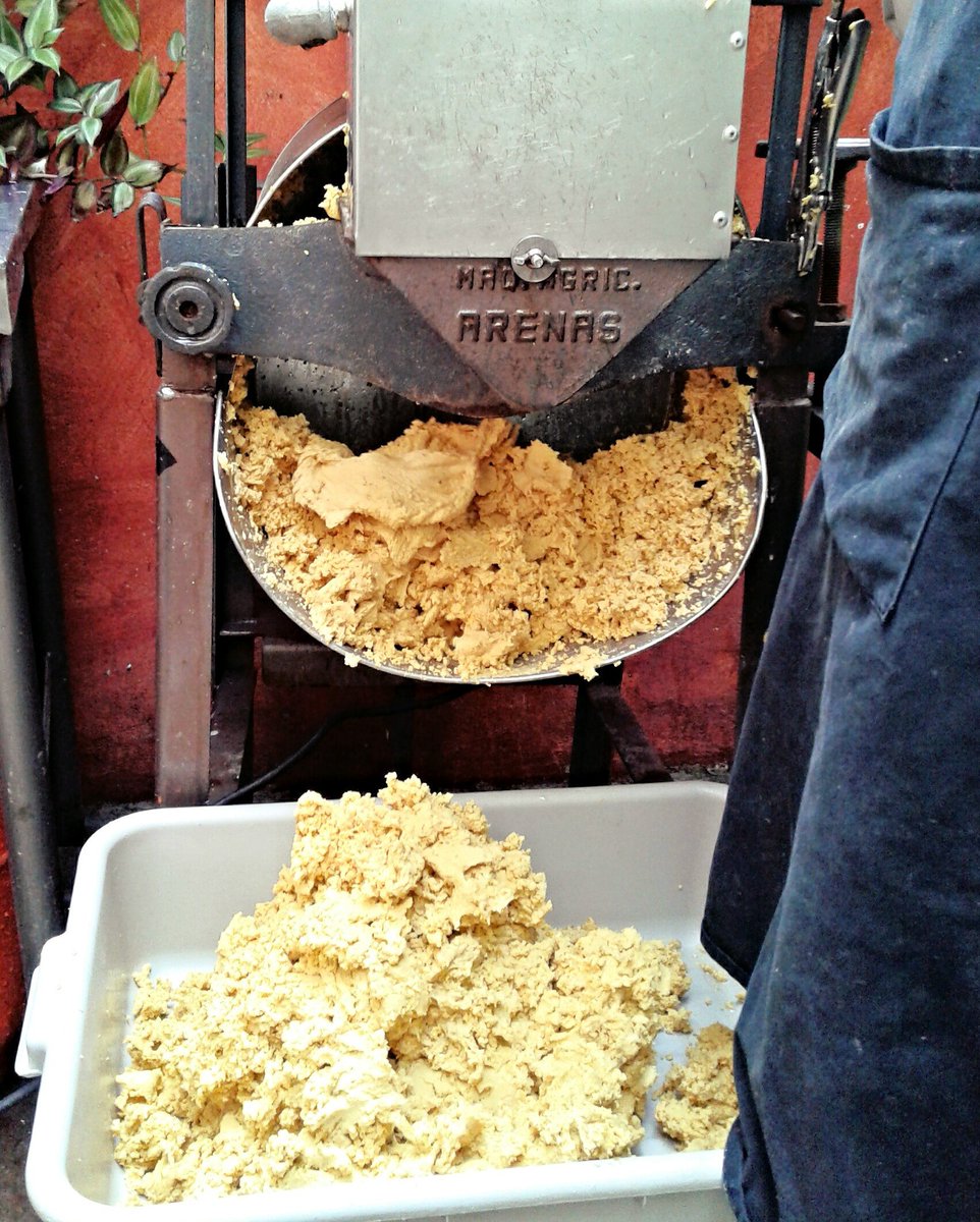 SanJulianCT's tweet image. Tortilla preparation. Who said we bought them? #NoConservatives #SourceOfFiber #HealthierThanBread