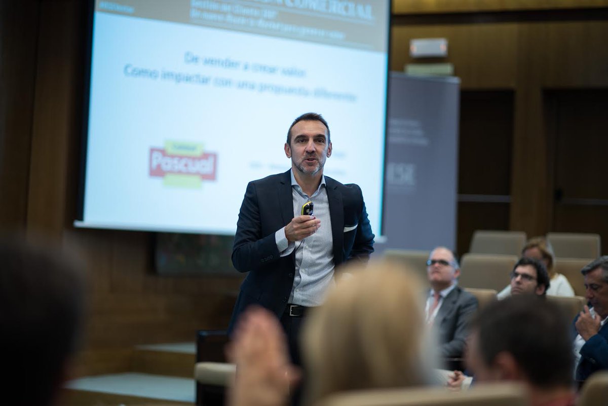 Pascual's tweet photo. Nuestro CEO, Jose Luis Sáiz, ha participado hoy en #IESEVentas del @iese_esp. ¡Vender es contagiar entusiasmo, ilusión y amor! 😍 https://t.co/hZQUOb93gU