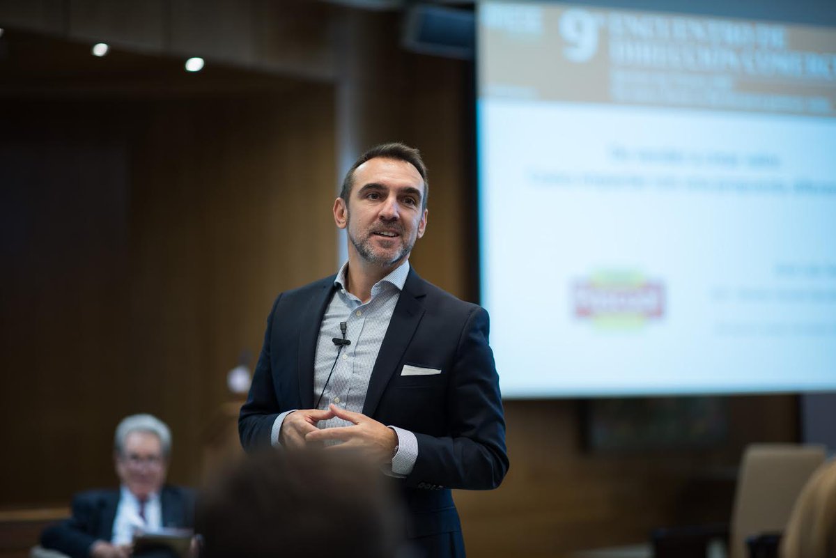 Pascual's tweet photo. Nuestro CEO, Jose Luis Sáiz, ha participado hoy en #IESEVentas del @iese_esp. ¡Vender es contagiar entusiasmo, ilusión y amor! 😍 https://t.co/hZQUOb93gU