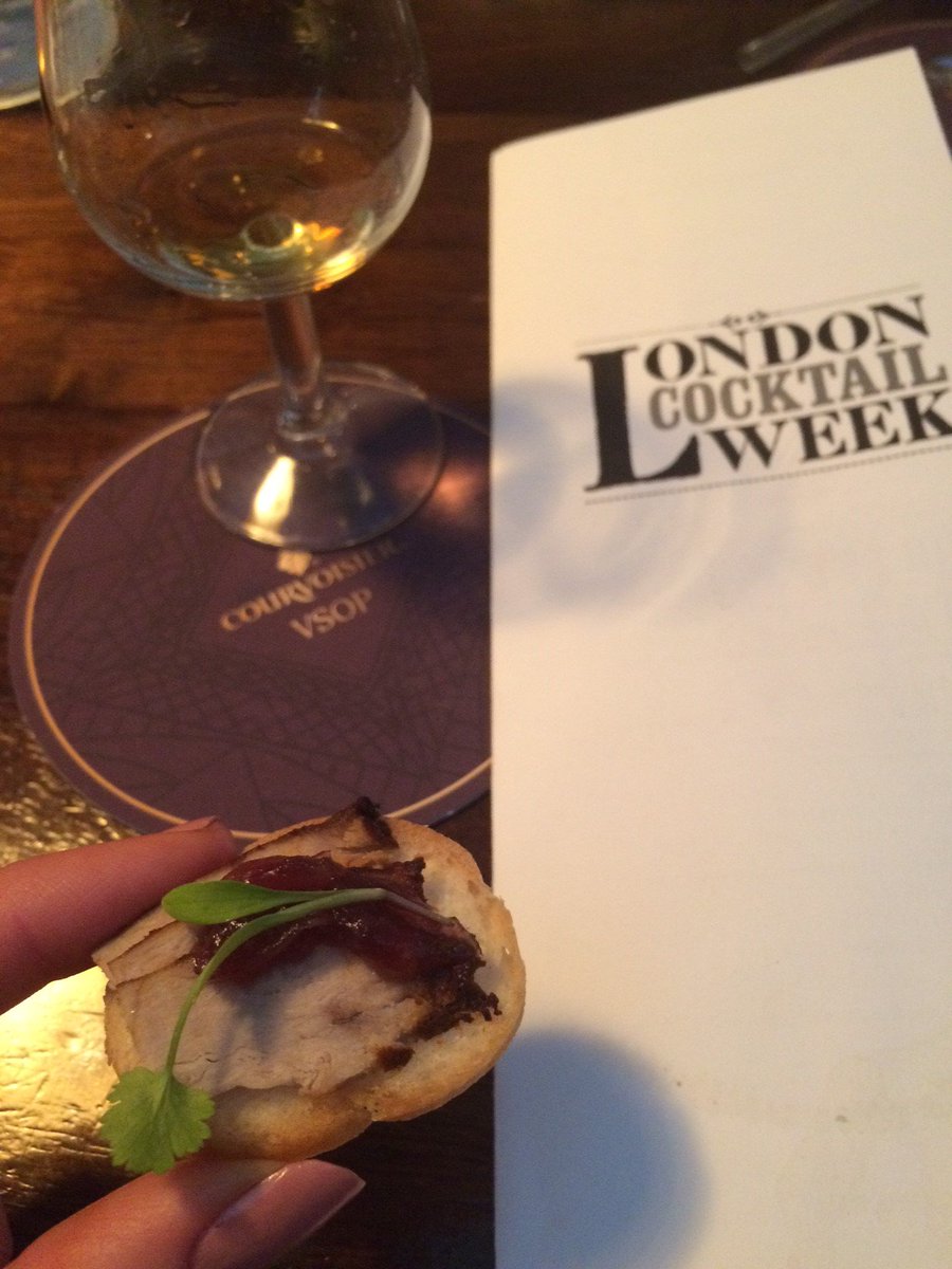 An afternoon of all things <a href="/CourvoisierUK/">Courvoisier UK</a> cognac, history and gastronomy with <a href="/CVambassador/">Rebecca Asseline</a>. The perfect pairing to canapés #LCW16