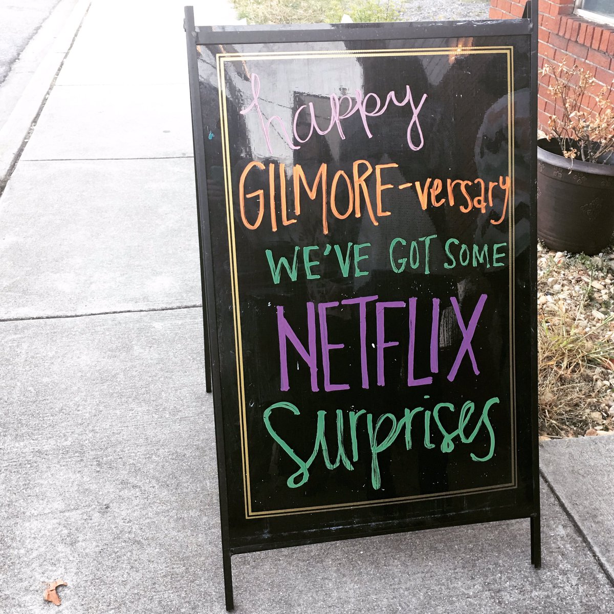 lposten16's tweet photo. Today was literally the best day ever. #youvebeengilmored #HappyBirthdayGilmore #GilmoreGirls #netflix https://t.co/15fYyXgcXB