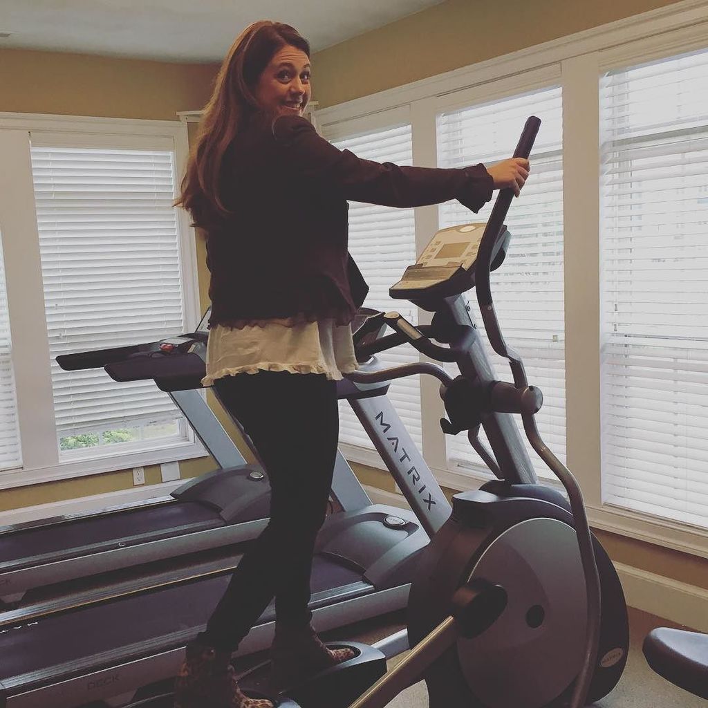RWNewHomes's tweet photo. Working ' it at Hampton Roads Crossing fitness center! #AskJenLive #realtor #realestate #w… https://t.co/wYZ7AHObZB https://t.co/iapl2sDmUY