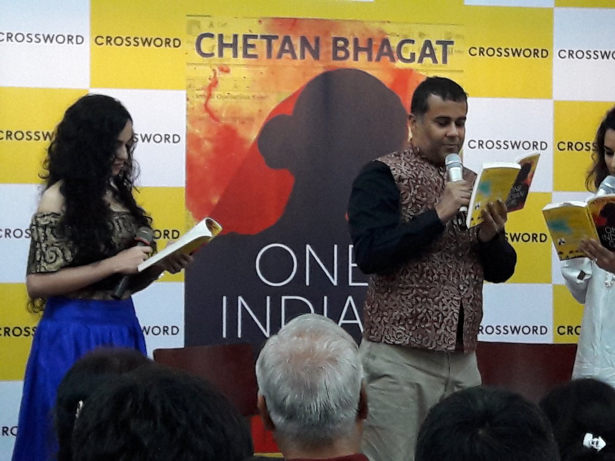 mrityunjayakuma's tweet photo. @chetan_bhagat #DreamComeTrue  I was really  happy to c u js a few steps away nd loved d way u discussed abt feminism..#OneIndianGirllaunch https://t.co/wGaxuGlUpv