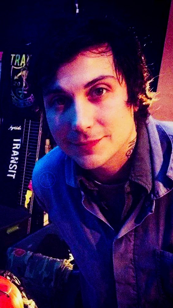 mcrlockscreen's tweet image. ⌇ Frank Iero 
⌇ Color | B&amp;amp;W
⌇ RT if you save