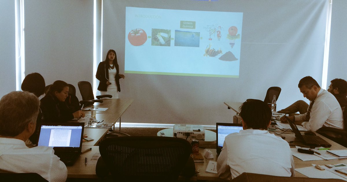 BayerAndinayCAC's tweet photo. Alejandra Garzón de @Utadeo_edu_co  presenta su proyecto de control de mosca blanca en tomate #BYCI2016 https://t.co/f9pz4KVuFv