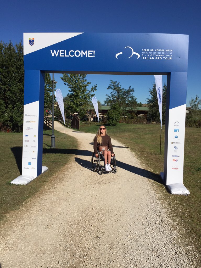 TomMurrayGolf's tweet photo. When your girlfriend turns up @Challenge_Tour and has her own buggy for the week #toobigtime https://t.co/FhGJsvTc7n