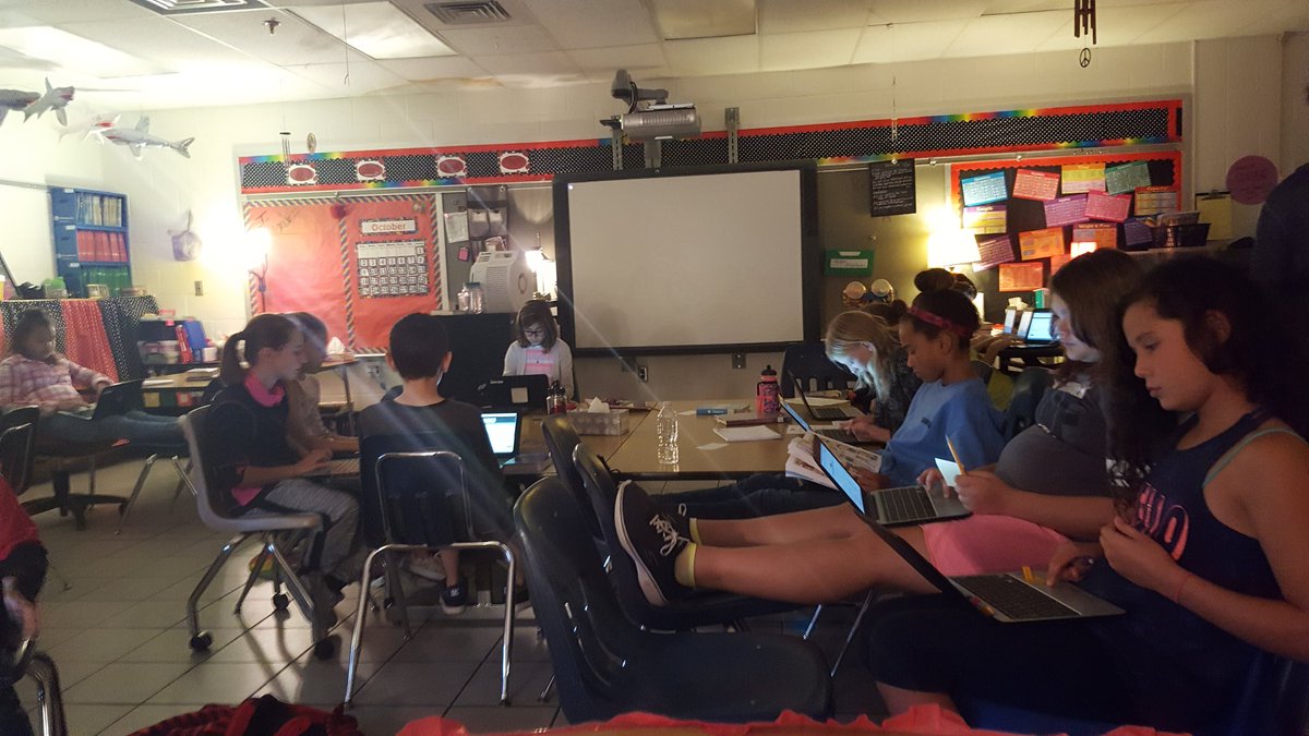 MrsReinagel's tweet photo. @livebinder portfolios, and recording our data from our pre-assessment. #studentdatatracking #sessharks https://t.co/Xjdkhs4M14