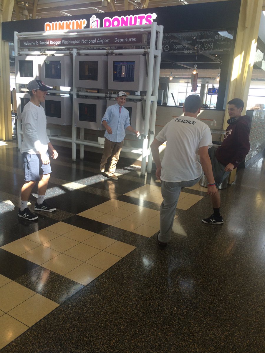 StarsbPO's tweet photo. Sacking #sackisback #nodaysoff @RoboHackySack #bizzy #airportsacking #siskplayed #jackconewon #sacking #sack https://t.co/I9tEEwZVCg