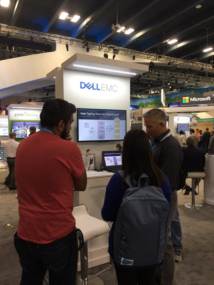 quocanhoang's tweet photo. @ahsonahmad and @jbettencourtEMC demoing @DellEMCdctm #LEAPSnap at @salesforce #DF16! https://t.co/DPFnxBpefE