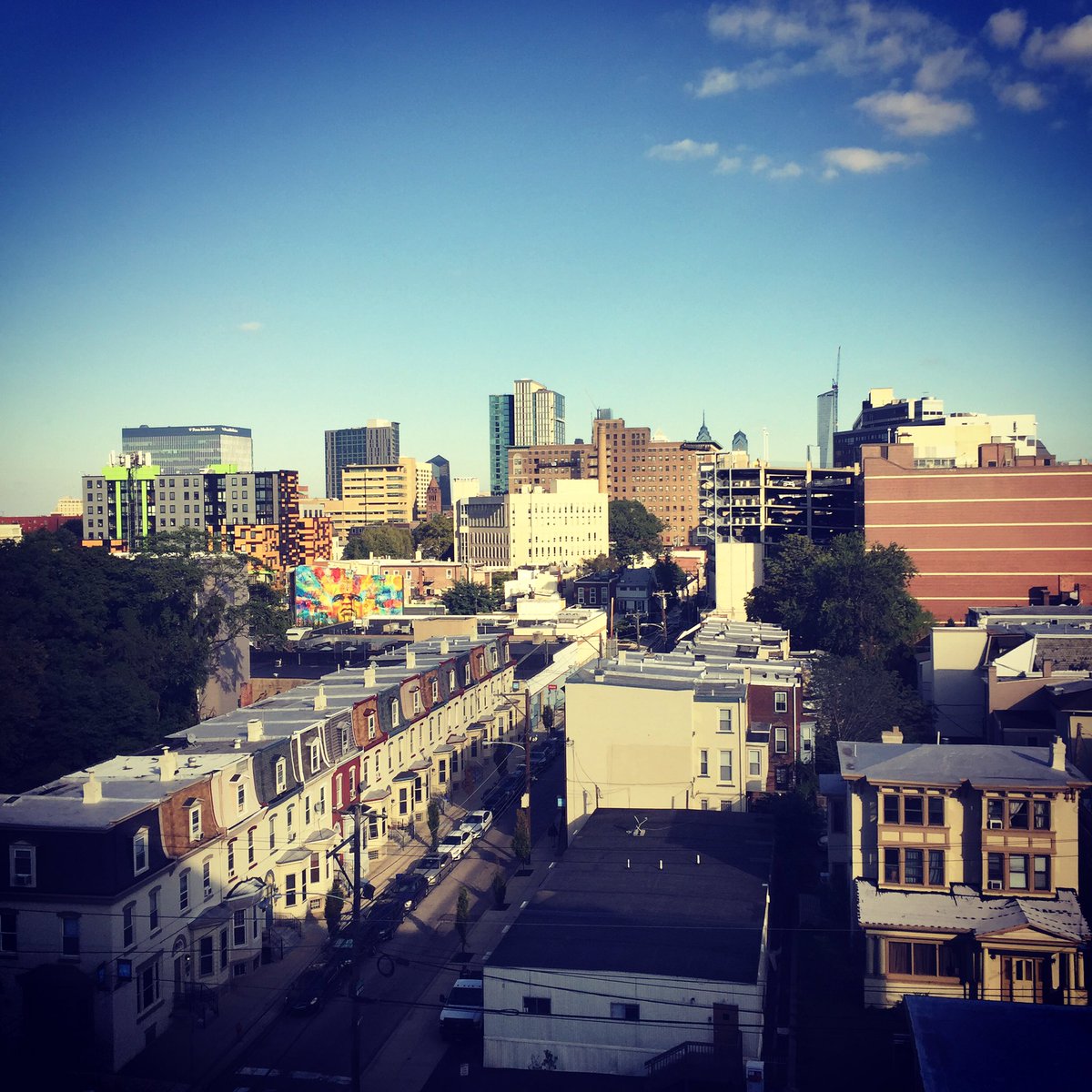 luxamnesiac's tweet photo. Sweet view. Comfy bed. Great city. #lwdc #letsdothis #flipadelphia https://t.co/ansGpaPkwV