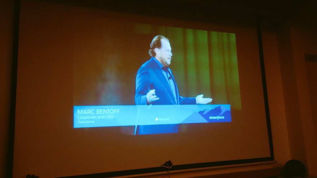 sytdreamflash's tweet photo. @Benioff #keynote #DF16 @suyatitech #livestreaming. We are all ears https://t.co/lbpZK74id4