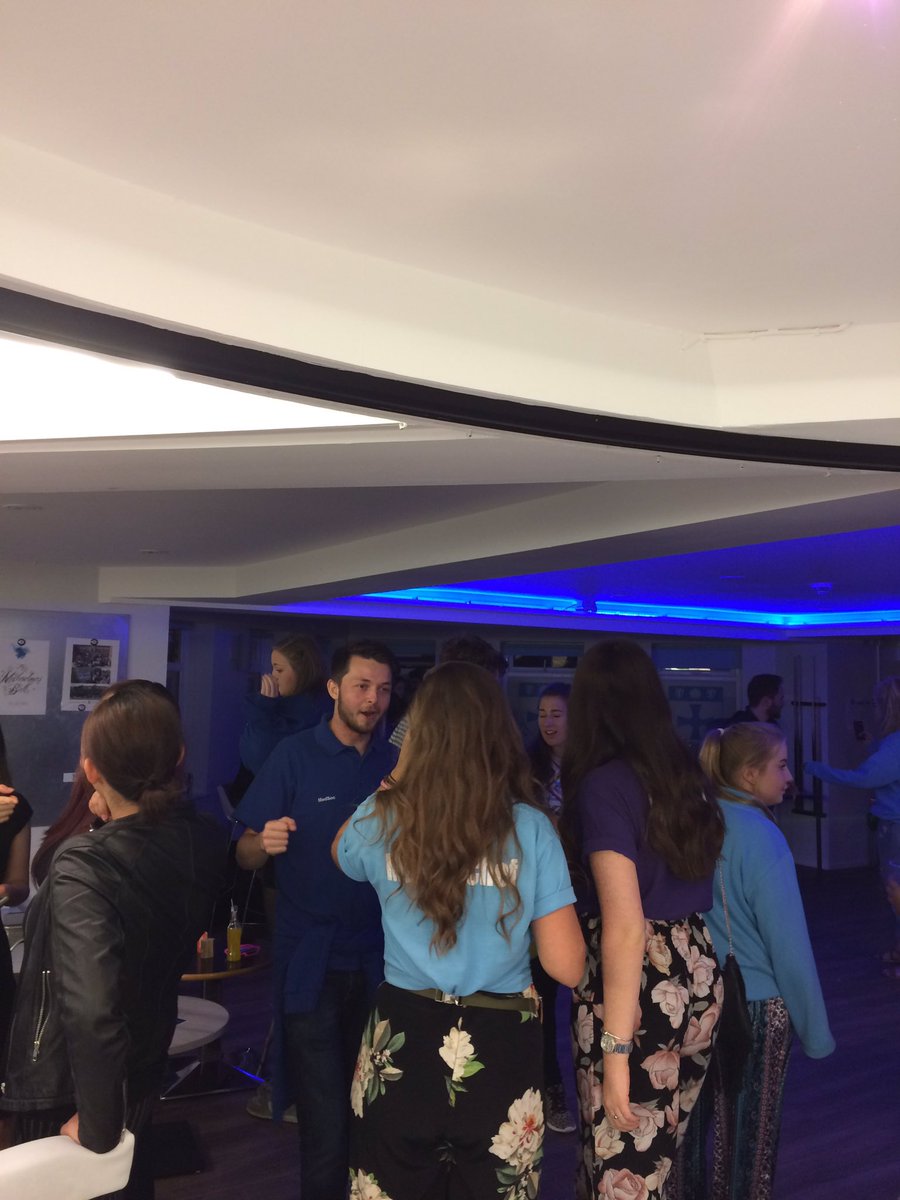IglooJSnow's tweet photo. Pre-drinks in the bar before our wonderful Freshers head out to Yarm! https://t.co/B5LpJ2YvEG