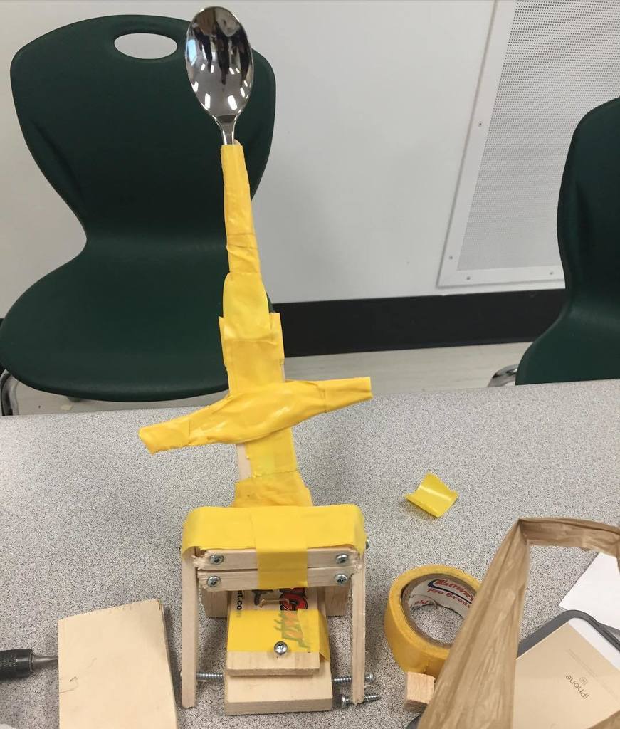 VimyAcademy's tweet photo. Mousetrap catapult - #vimyproud #awesomecreativity #kd https://t.co/e6SVKCh1LI