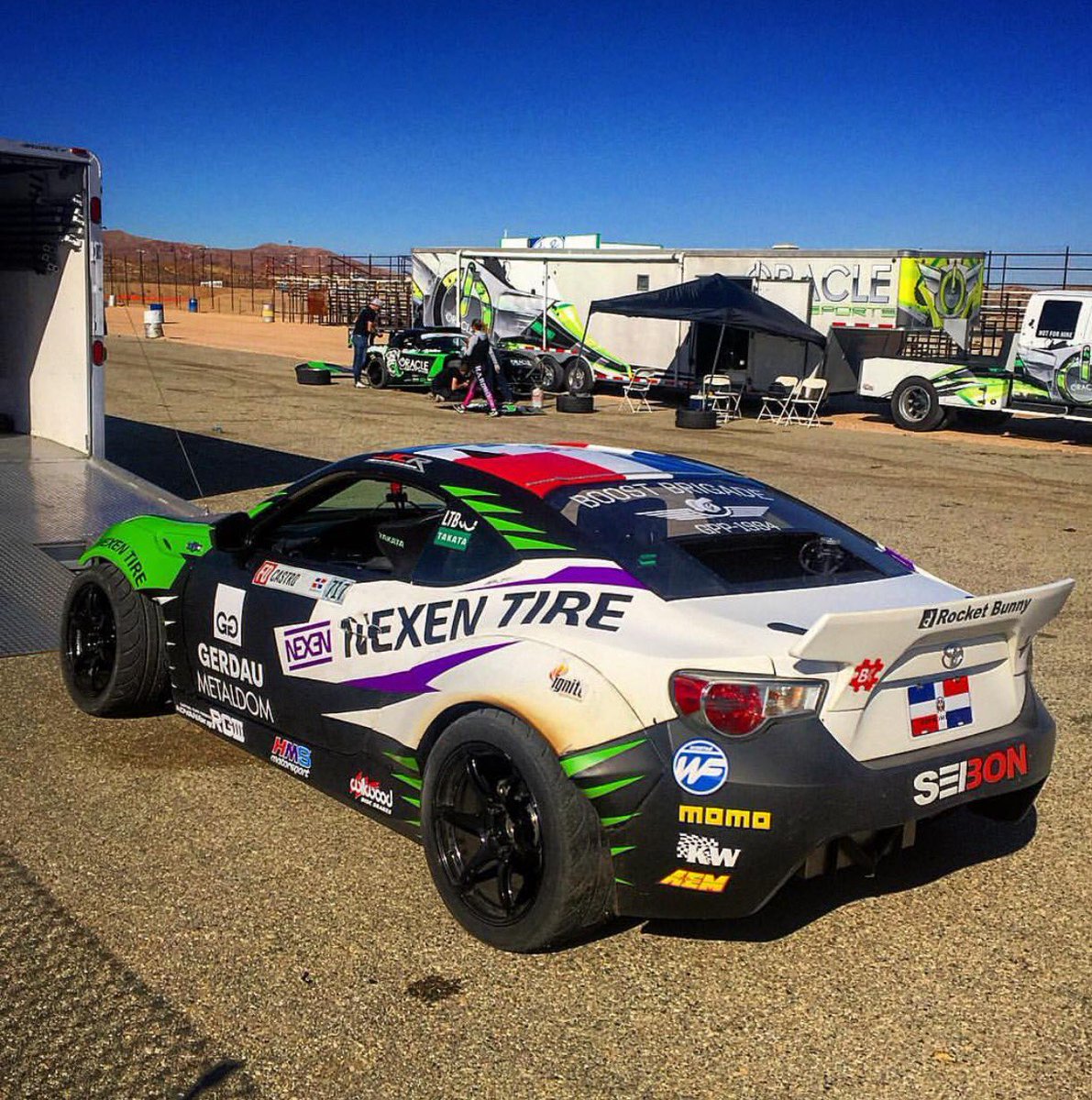 NexenTireUSA's tweet photo. Last minute setup @JCastroRacing #nexenracing #nferasur4 #formulad #formuladrift #fdirw #sur4 https://t.co/tumqki30JX