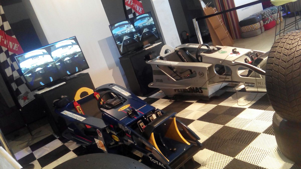 GrowPromoter's tweet photo. Morgen virtueel rijden op een formule 1 circuit? Kom langs bij @Emerce_eDay en bezoek ons op de stand of bij een van de kennissessies! https://t.co/cOthcKFRtY